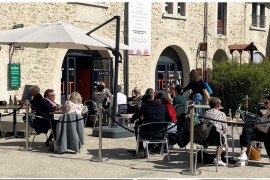 Salon de thÉ - petite restauration - licence 3 à reprendre - Gard rhodanien (30)